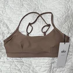 Does saving $85 on an Alo Yoga Airlift Intrigue set justify shipping from the US to Germany?