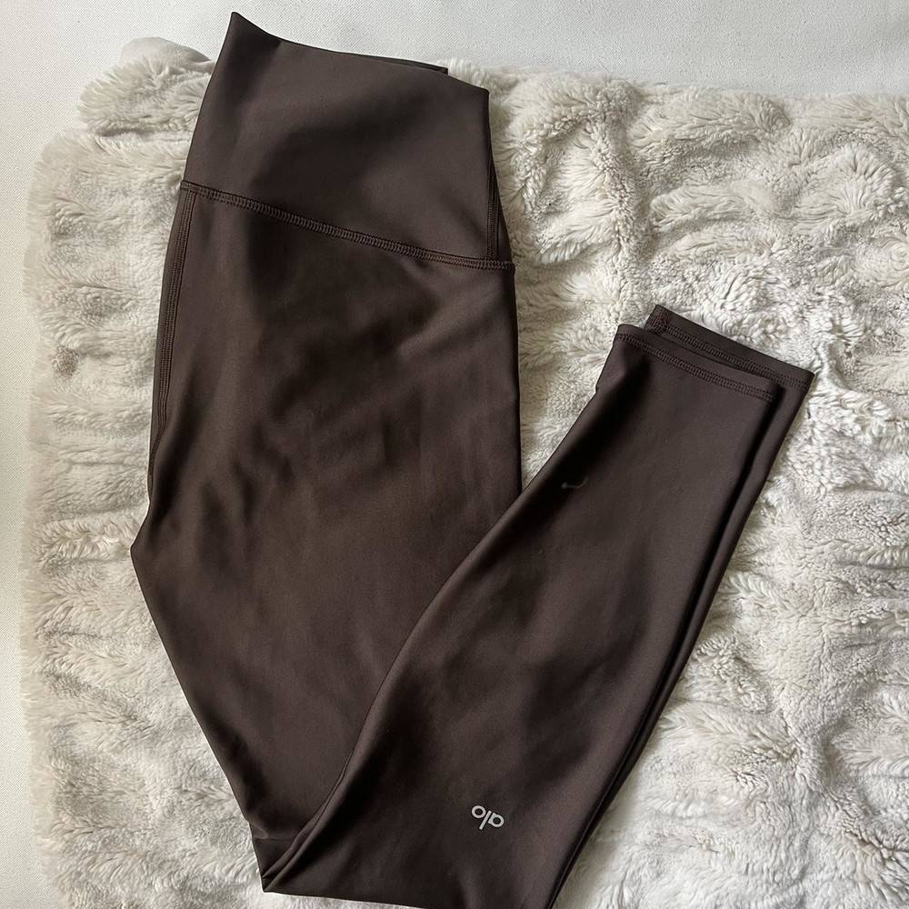 Pocket €48 on Alo Yoga Airlift Leggings by jumping the US checkout fence for your France delivery