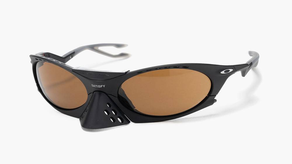 Save ₱14,500 on the Satisfy x Oakley Plantaris by securing your pair from US retailers before local stocks vanish