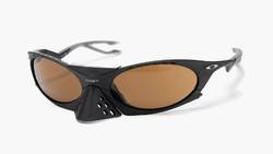 Finding the Satisfy x Oakley Plantaris Sunglasses at US prices for South Korean runners