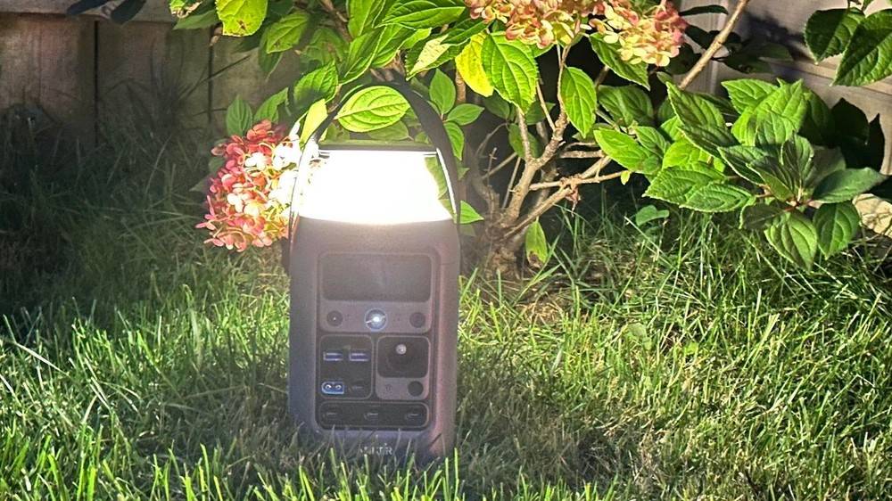 Does the US price of the Anker Solix C300 DC make international shipping to Hong Kong a smarter choice?