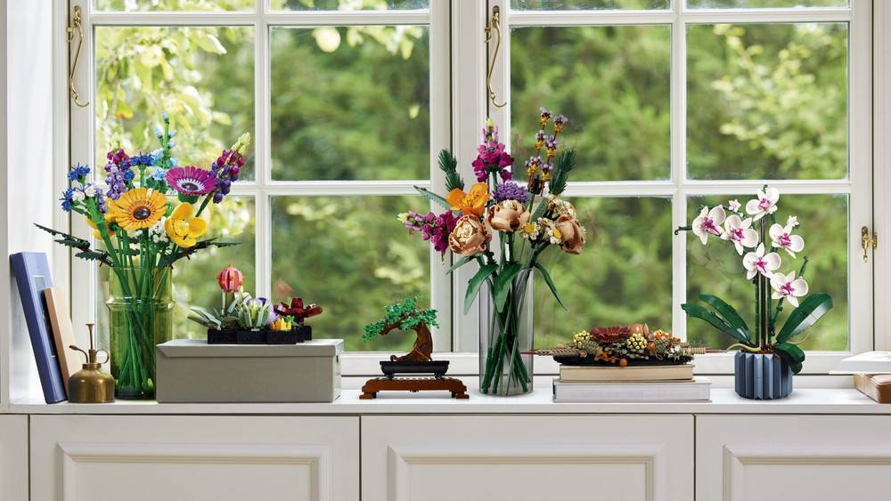 Why pay retail for plastic petals? A construction plan for landing the LEGO Pink Parrot 3-in-1 in Singapore