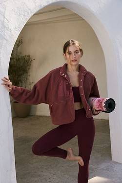 American retailers offer the Free People Hit The Slopes Fleece Jacket at a lower price point than European boutiques