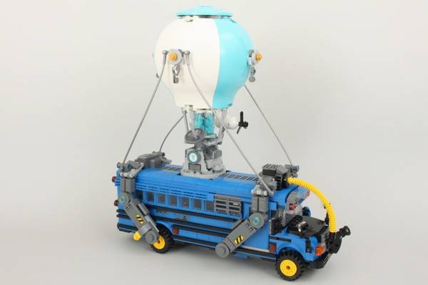 LEGO Fortnite Battle Bus (Set 77073)