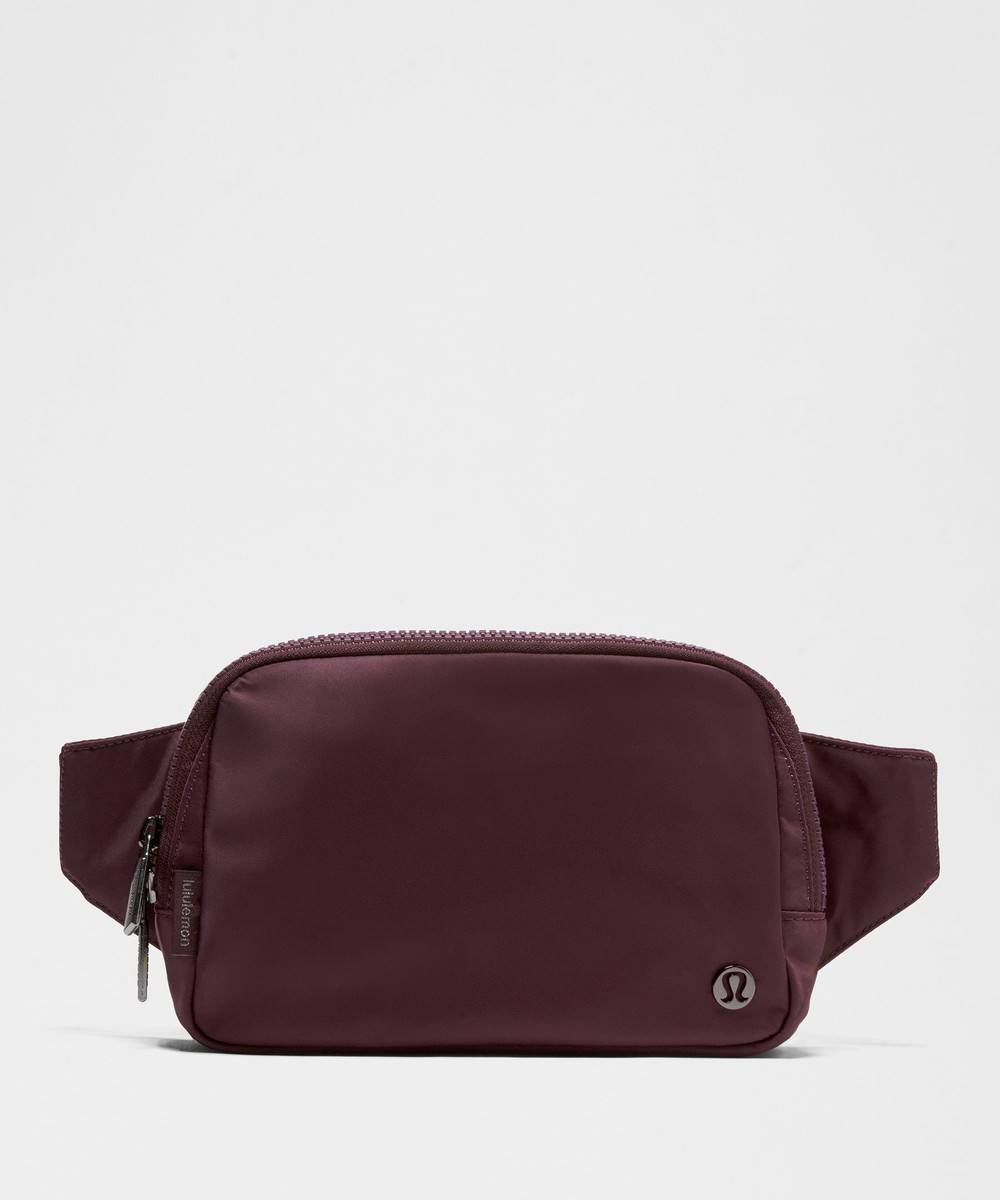 Using a freight forwarder to secure the Lululemon Everywhere Belt Bag 2L for Singapore delivery