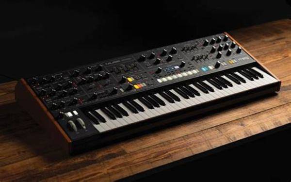 Moog Muse (8-Voice Polyphonic Analog Synthesizer)