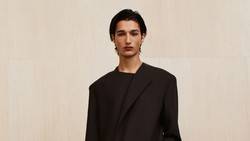 Save €45 on the Essentials Dust collection through efficient US shipping to Germany