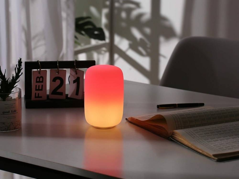 Why is this US smart lamp becoming the silent architect of modern Italian workspaces?