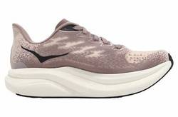 Dutch runners save 80 Euros on the US Exclusive Hoka Mach 6 Cosmic Sky through a freight forwarder