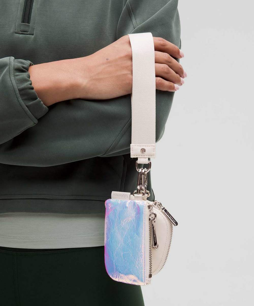 My blueprint for international shipping of the 2026 Lululemon Iridescent Wristlet to New Zealand