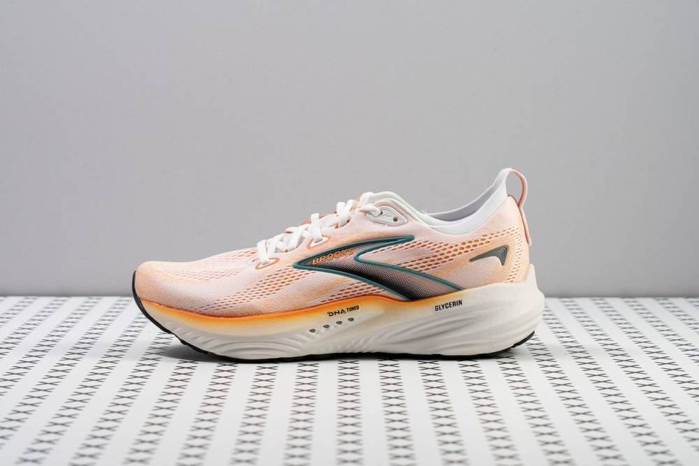 Save $45 AUD when you sprint past local markups for the Brooks Glycerin 22 Apex