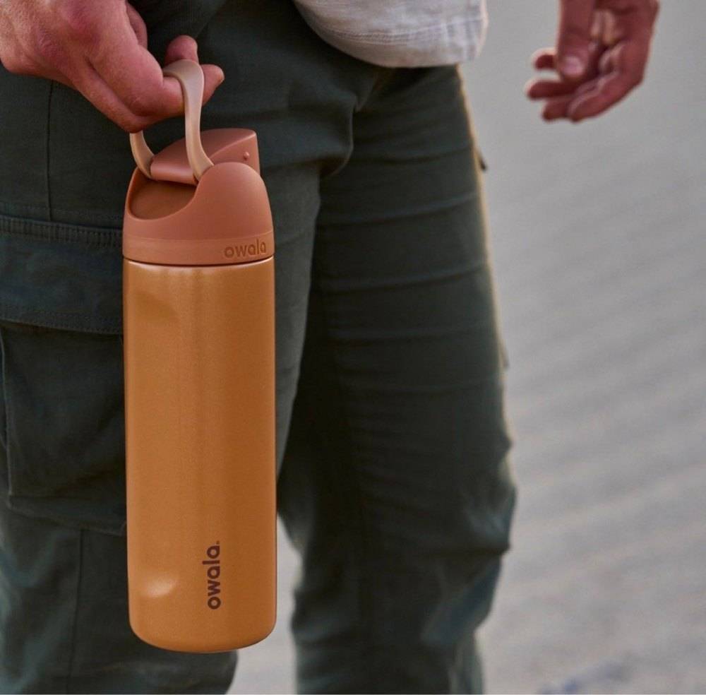 Ordering the 2026 Owala Earth Day Limited Edition from Spain