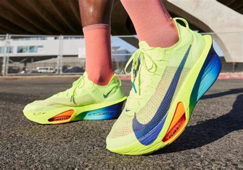 Save €140 on the Nike Alphafly 4 Volt by sourcing directly from US retail for Netherlands delivery