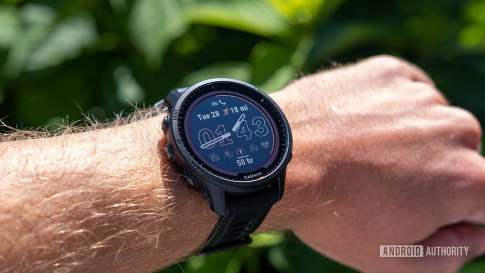 Will a Garmin Forerunner 975 Solar from America run circles around Italian retail prices?