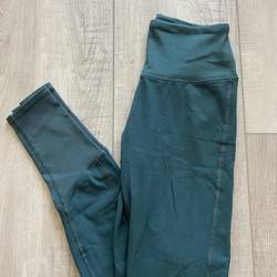 Why am I getting my 2026 Alo Yoga Electric Orchid gear from the US instead of waiting for Spanish retailers?