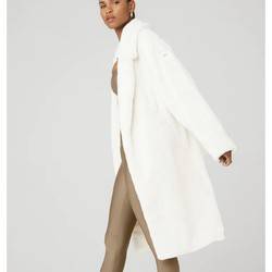 I actually found a way to get the Alo Yoga Stunner Trench to the Philippines for way less than I expected
