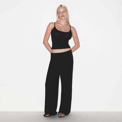 Skims US pricing vs Singapore boutique markup: The 2026 Bridal Collection price gap