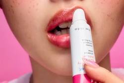 Save $15 on your Glossier Strawberry Balm Dotcom with this blueprint for Singapore delivery via a freight forwarder