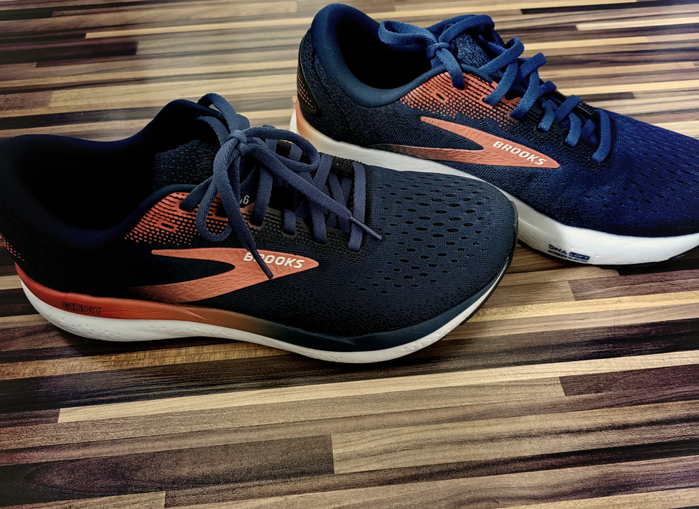 Using a freight forwarder makes the Brooks Ghost 16 Stars & Stripes surprisingly affordable for Hong Kong runners