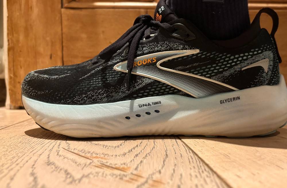 Is the 2026 Brooks Glycerin 22 US-exclusive stock really disappearing before Hong Kong buyers can even order?