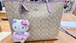 US Coach Outlet vs Japan Boutique prices for the Hello Kitty 50th Heritage Bag
