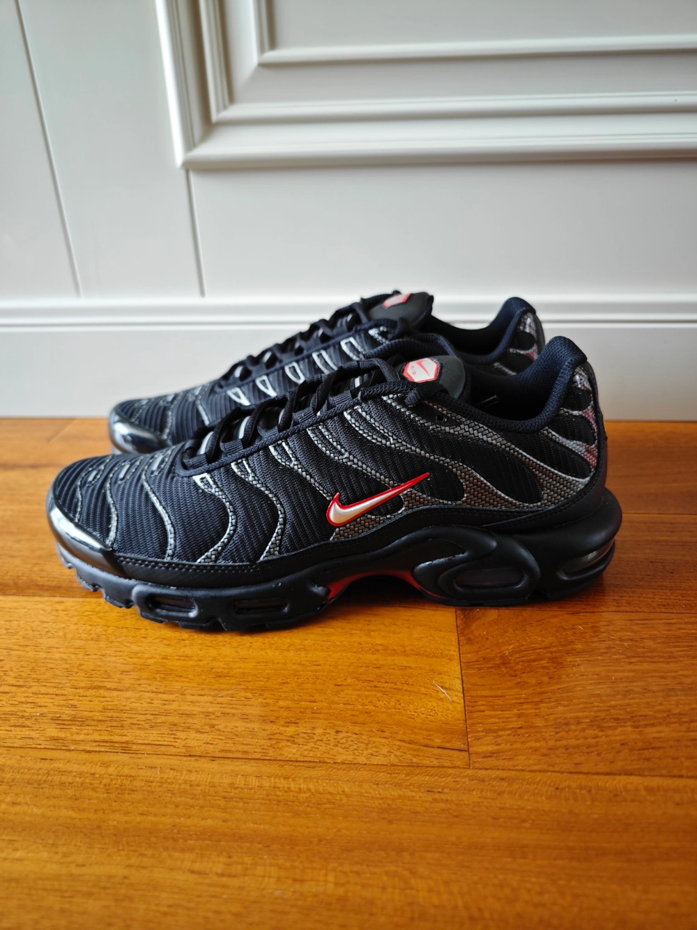 Shipping the Stüssy Nike Air Max Plus 2026 Sunset Pack to Malaysia via a freight forwarder is often cheaper than local resale prices
