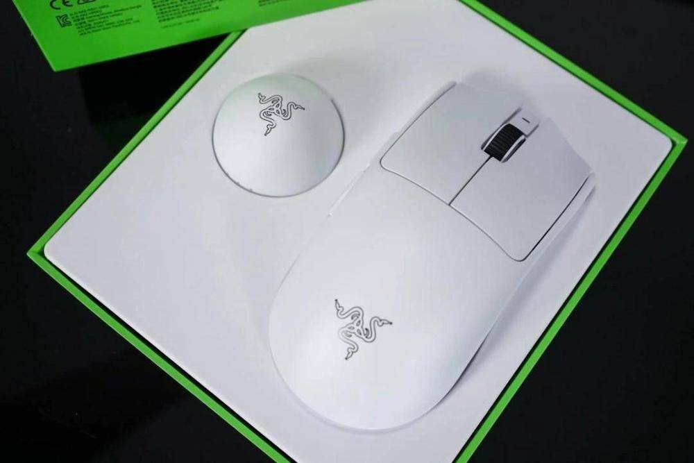 Buying the Razer Viper V4 Pro (2026 Edition) from US stores at a fraction of the local cost