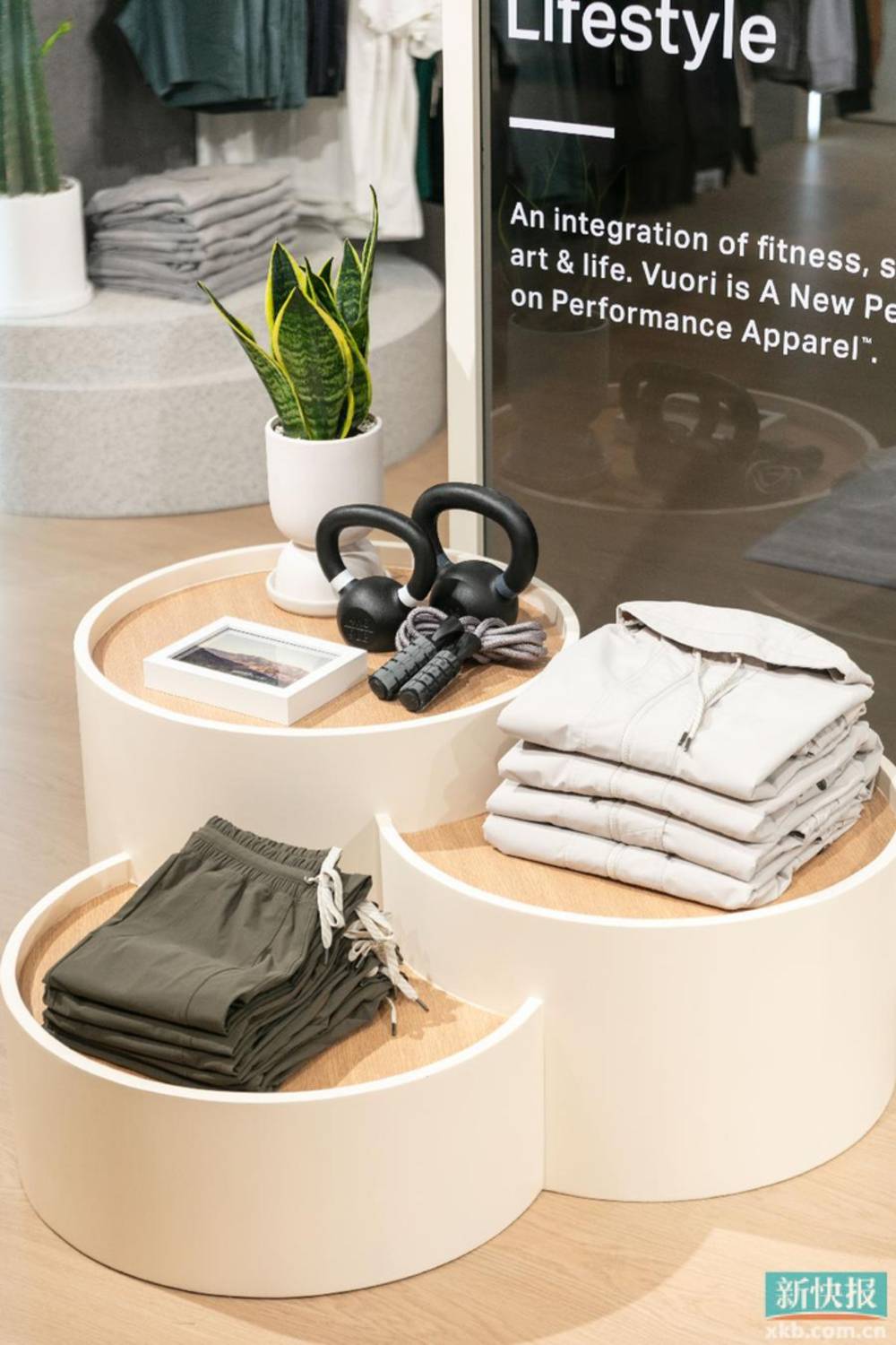 Getting the 2026 Vuori Coastal collection to Australia is cheaper from the US