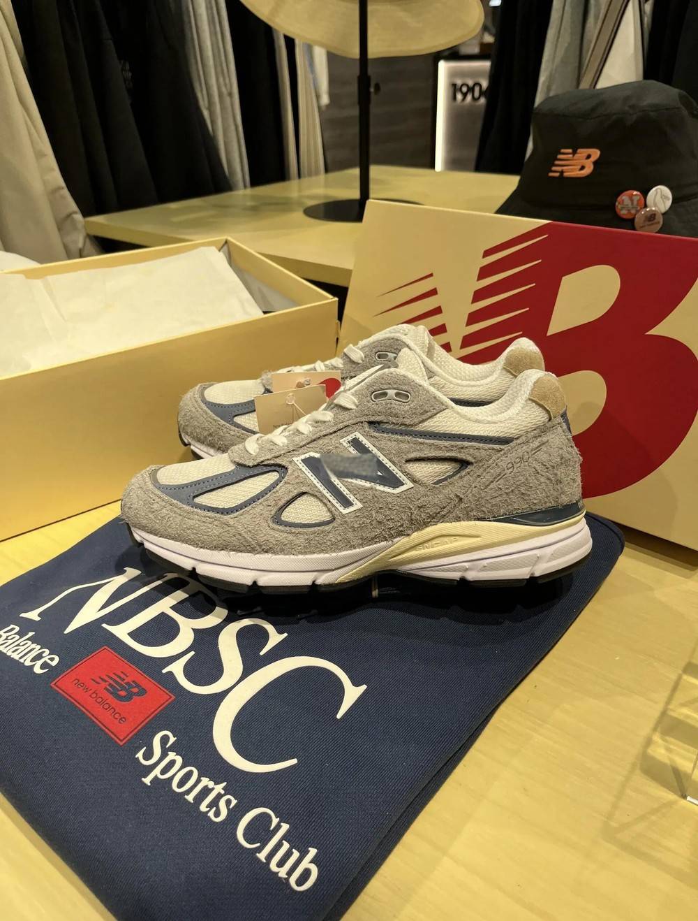 Why I am importing the New Balance 990v8 Core Grey from the US instead of Japan boutiques