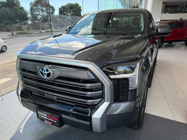 YETI Tundra 45 (2026 'Sandstone' Matte US-Exclusive)
